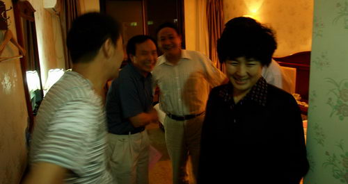 市委宣傳部部長劉淑慧及商洛日報(bào)社領(lǐng)導(dǎo)看望參會人員