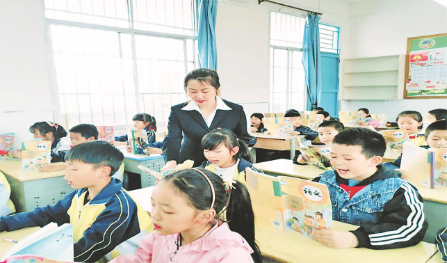 教壇展風(fēng)采 逐夢踏歌行