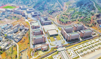 抒寫百年名校的時(shí)代風(fēng)采