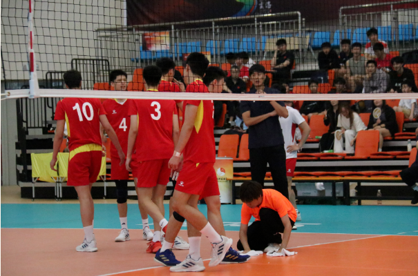 記錄、擦地、撿球......U19賽場上這群商洛年輕人很忙