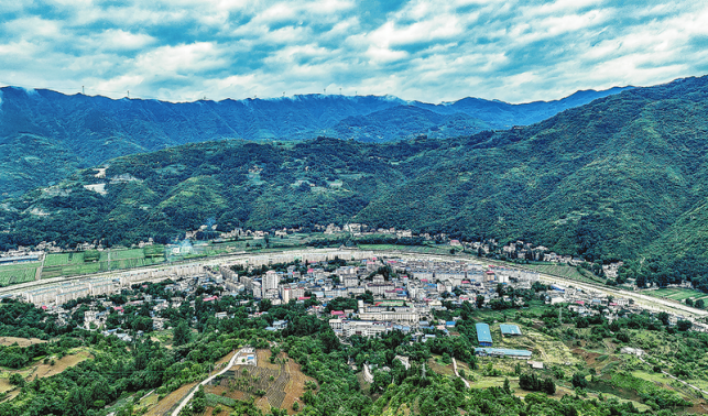 學(xué)習(xí)運(yùn)用“千萬(wàn)工程”經(jīng)驗(yàn) 建設(shè)宜居宜業(yè)和美鄉(xiāng)村