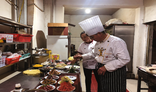 古鎮(zhèn)宴席三點水：三河潤味    百年承香