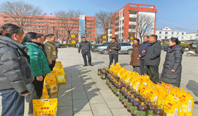 春節(jié)獻(xiàn)愛(ài)心 寒冬送溫暖