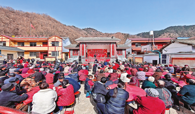 駿馬踏春迎新卷 文化惠民暖懷來