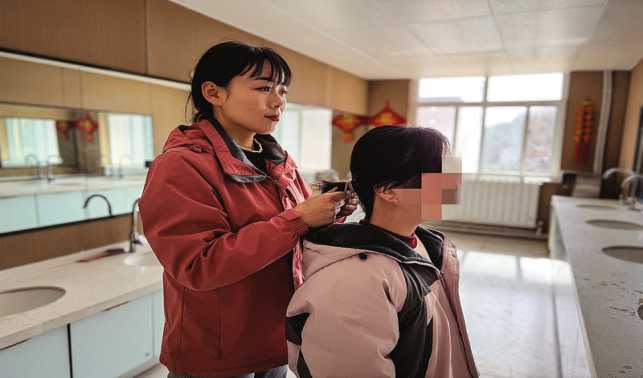 歲月堅守暖孤童