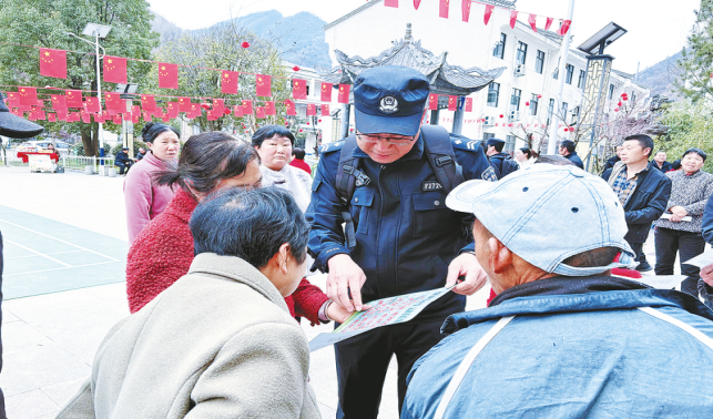 小事暖警心 大愛護民安