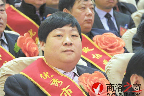 在日前召開的市政協(xié)會上，沈傳奇被評為優(yōu)秀政協(xié)委員。