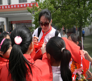 四國賽首場互動舉行 隊員學(xué)生共度歡樂時光