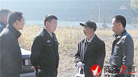 姬軍深入基層，了解民情。