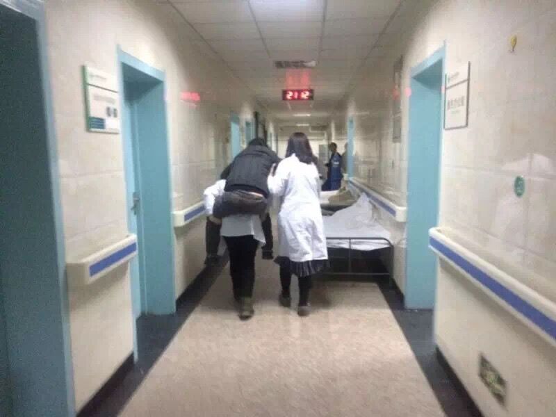 為商醫(yī)“最美背影”點(diǎn)贊