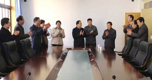 商洛市領(lǐng)導(dǎo)在商洛日?qǐng)?bào)社慰問(圖文)