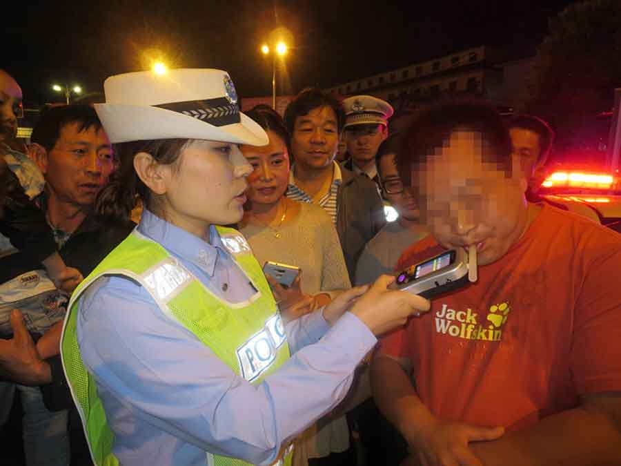 商州交警大隊突擊開展查酒駕行動