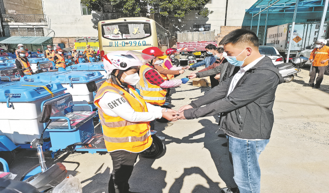 丹鳳配發(fā)30輛電動(dòng)三輪保潔車(chē)