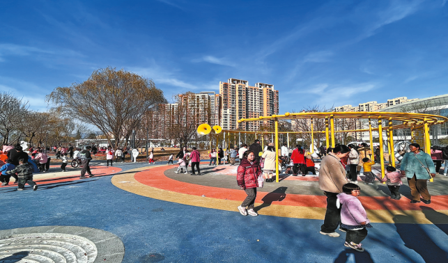 丹鳳縣城區(qū)江濱公園科技運(yùn)動(dòng)主題段建成并投入使用