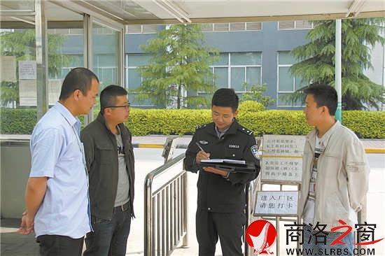 商丹工業(yè)園區(qū)內(nèi)企業(yè)眾多，外來人口密集，張葛亮不定期便會深入園區(qū)企業(yè)走訪調(diào)查，以便及時(shí)發(fā)現(xiàn)、化解矛盾糾紛。