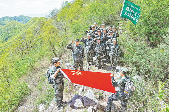 洛南縣古城林場(chǎng)開展“守護(hù)家鄉(xiāng)青山綠水，爭(zhēng)當(dāng)秦嶺生態(tài)衛(wèi)士”主題宣傳與宣誓活動(dòng)