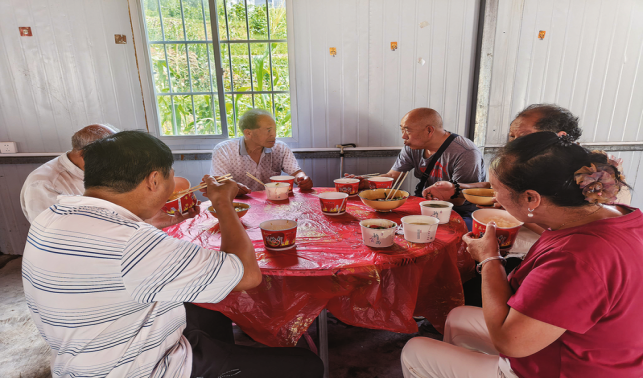 老年助餐食堂暖胃又暖心