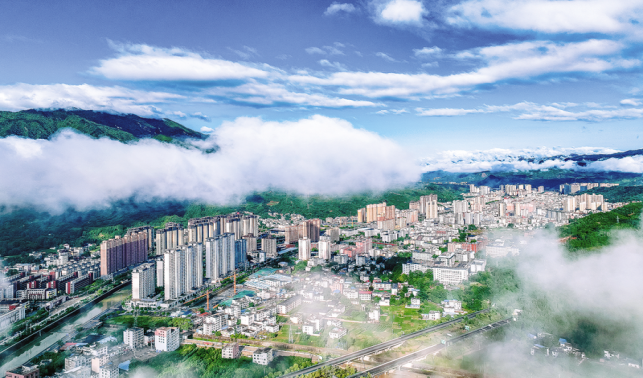 萬物競發(fā)涌春潮 奮楫篤行啟征程