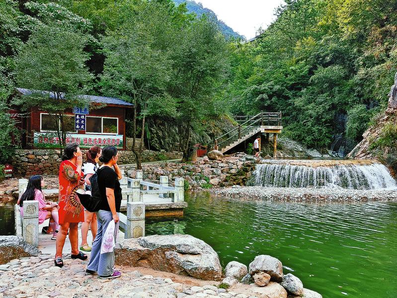 在家門口就業(yè)，吃上“旅游飯”