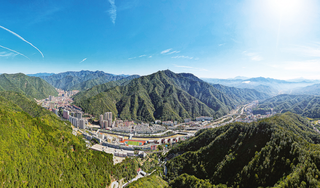 民宿“花開” 點(diǎn)“綠”成“金”